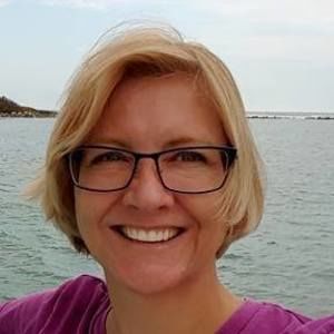 Meet your Posher, Roxanne